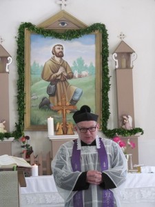 Kunigas vikaras Aldas Vinclovas kvietė nepamiršti maldos, gimtosios parapijos