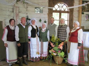 Kirnaičių kaimo giedoriai atgaivino senųjų kantičkų giesmes.